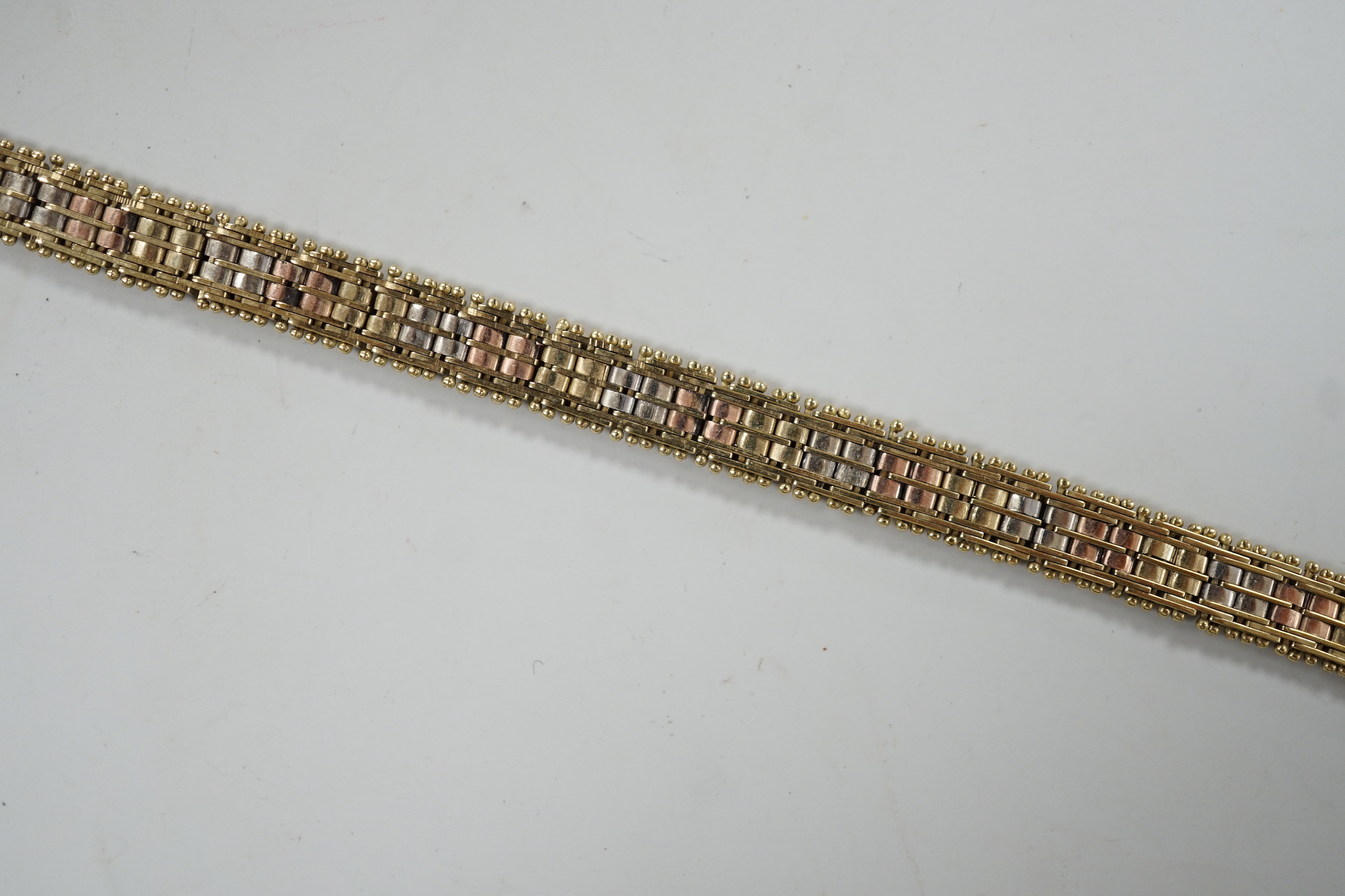 A modern three colour 375 bracelet, 17cm